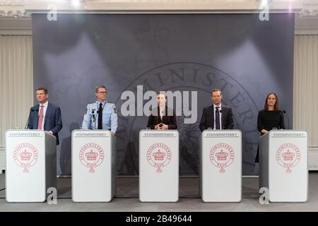 Il primo ministro e le autorità danesi annunciano le prime misure pubbliche contro il virus Corona in Danimarca in una conferenza stampa. Foto Stock