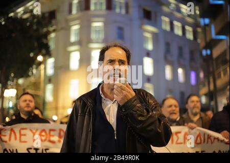 Atene, Grecia. 05th Mar, 2020. Gli attivisti contro il razzismo protestano ad Atene, in Grecia, a sostegno dei rifugiati e degli immigrati il 5 marzo 2020. (Foto Di George Panagakis/Pacific Press/Sipa Usa) Credit: Sipa Usa/Alamy Live News Foto Stock