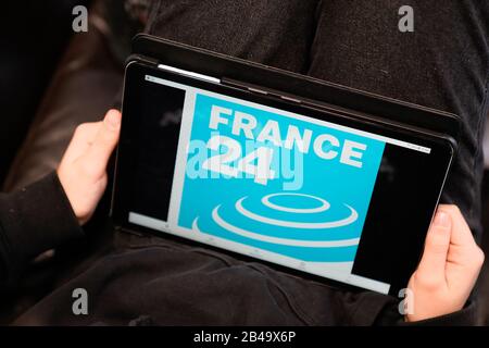 Bordeaux , Aquitaine / France - 11 25 2019 : France 24 logo screen International news and current affari canale televisivo Foto Stock