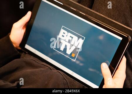 Bordeaux , Aquitaine / France - 11 25 2019 : BFM TV firma il logo sullo schermo del tablet BFMTV 24 ore su 24 Rolling news Foto Stock