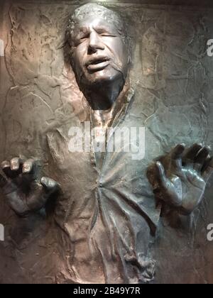 Bruxelles / Belgio - 08 21 2018 : Star Wars Identities Exhibition Han Solo A Carbonite Starwars Foto Stock