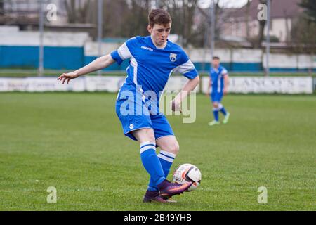 Patrick Finneral della città di Port Talbot in azione contro Penybont. Foto Stock