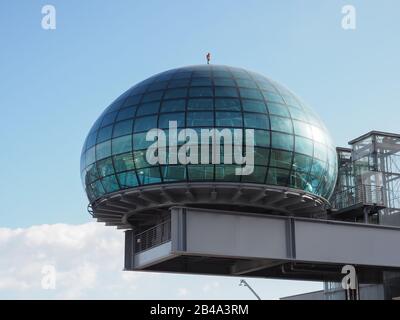 Torino, ITALIA - CIRCA FEBBRAIO 2020: La sala riunioni sul tetto è conosciuta come la Bolla, che significa la Bolla al centro congressi Lingotto progettato da Renzo piano in for Foto Stock
