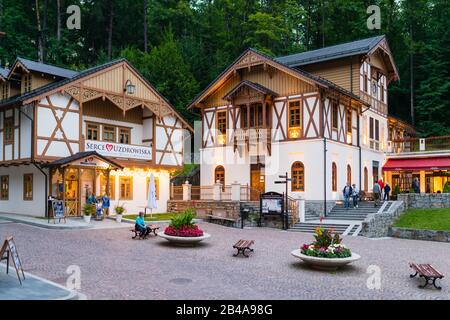 Szczawnica, Polonia - 12 Agosto 2016; Healing Water Pump Room And Spa House Nel Parco Termale Di Szczawnica Foto Stock