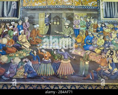 Isfahan, Iran. 23rd aprile 2017. Murale nel palazzo Chehel Sotun nella città iraniana di Isfahan, preso il 23 aprile 2017. | utilizzo credito mondiale: DPA/Alamy Live News Foto Stock