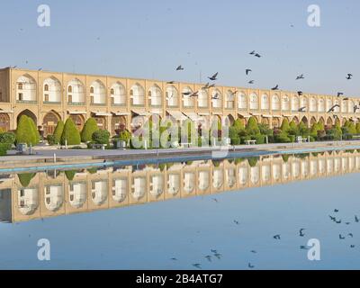 Isfahan, Iran. 23rd aprile 2017. Portici con negozi in Piazza Imam (Meidan-e Emam) nella città iraniana di Isfahan, portati il 23/04/2017. | utilizzo credito mondiale: DPA/Alamy Live News Foto Stock