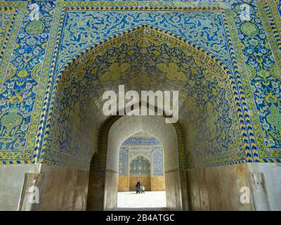 Isfahan, Iran. 23rd aprile 2017. La Moschea dello Sceicco Imam (Moschea del Re) su Imam Square (Meidan-e Emam) nella città iraniana di Isfahan, è stata portata il 23 aprile 2017. | utilizzo credito mondiale: DPA/Alamy Live News Foto Stock