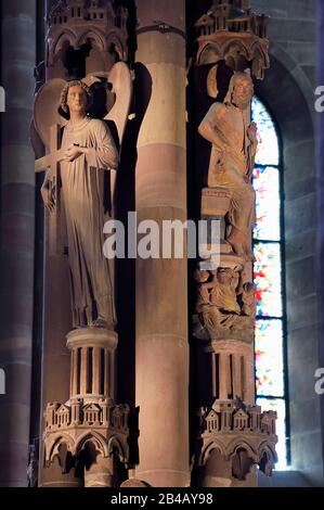 Francia, Bas Rhin, Strasburgo, città vecchia dichiarata Patrimonio dell'Umanità dall'UNESCO, Cattedrale di Notre Dame, transetto sud, il pilastro degli Angeli costruito intorno al 1230 Foto Stock