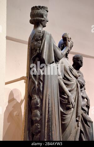 Francia, Bas Rhin, Strasburgo, città vecchia dichiarata Patrimonio dell'Umanità dall'UNESCO, Musee de l'Oeuvre Notre Dame (museo Oeuvre Notre Dame), Vergini Stolte sedotti dal Tempter, giovane elegante vestito alla moda del tempo, chi presenta la mela con fiducia, ma maschera male la sua schiena invasa da anfibi e serpenti Foto Stock