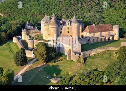 Francia, Dordogne, Perigord Noir, St mondane, Chateau de Fenelon (vista aerea) Foto Stock