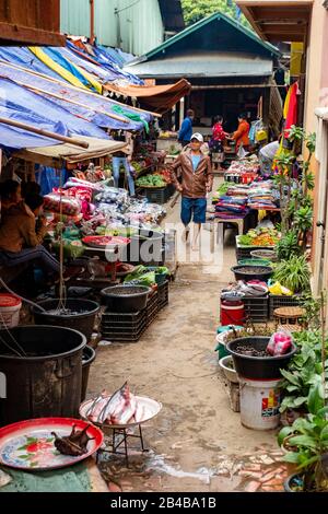 Laos, provincia di Phongsaly, città di Muang Khua, mercato Foto Stock