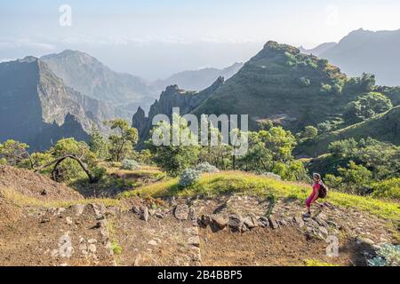 Capo Verde, isola di Santo Antao, escursione nella verde valle di Ribeira da Torre Foto Stock