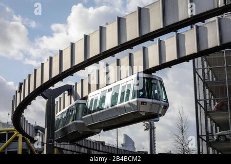 Duesseldorf, Renania Settentrionale-Vestfalia, Germania - lo SkyTrain, la funivia all'Aeroporto di Duesseldorf. Duesseldorf, Nordrhein-Westfalen, Germania - Der Foto Stock