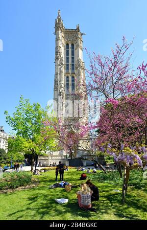 Francia, Parigi, quartiere Beaubourg, Place du Chatelet, Piazza de la Tour Saint Jacques, Torre St Jacques Foto Stock