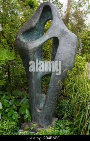 Regno Unito, Inghilterra, Cornovaglia, Saint Ives, Barbara Hepworth Museum, Figura Per Il Paesaggio 1959-1960 Foto Stock