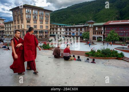 Piazza Centrale Torre dell'Orologio, centro città, capitale di Thimphu, Regno del Bhutan, Asia meridionale, Asia Foto Stock