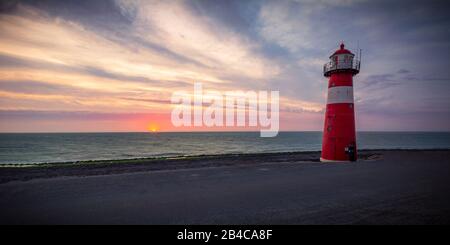 Il Lighthouse Noorderhooft, noto anche come Westkapelle Laag è uno dei più noti di fari nei Paesi Bassi, è stato costruito nel 1875. Foto Stock