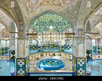 Kashan, Iran. 29th aprile 2017. Vista sulla città di Kashan - la Sultan Amir Ahmad Bath House, conosciuta anche come Qasemi Bath House nel centro storico della città iraniana di Kashan, presa il 29 aprile 2017. | utilizzo credito mondiale: DPA/Alamy Live News Foto Stock