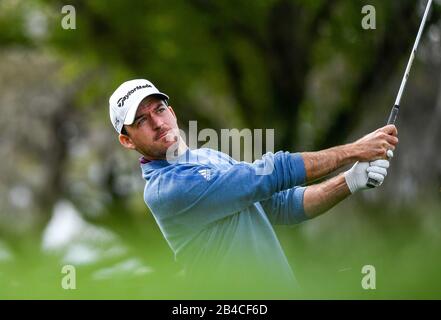 Orlando, Florida, Stati Uniti. 6th Mar, 2020. Nick Taylor del Canada sulla 1st fairway durante la seconda partita di golf dell'Arnold Palmer Invitational presentata da Mastercard tenuta presso l'Arnold Palmer's Bay Hill Club & Lodge di Orlando, Florida. Romeo T Guzman/CSM/Alamy Live News Foto Stock