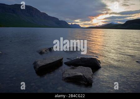 Svezia, Lapponia, Stora Sjöfallets Nationalpark, Lago Di Langas Foto Stock