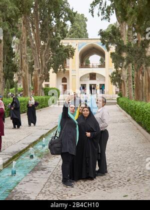 Kashan, Iran. 28th aprile 2017. Vista sulla città di Kashan - Fin Garden (Bagh-e Fin) nella città iraniana di Kashan, presa il 28 aprile 2017. | utilizzo credito mondiale: DPA/Alamy Live News Foto Stock