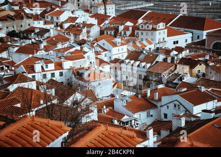 Srop sui Tetti del quartiere più antico di Alfama a Lisbona. . Lisbona, Lisbona, Lissabon, Portogallo, Europa Foto Stock