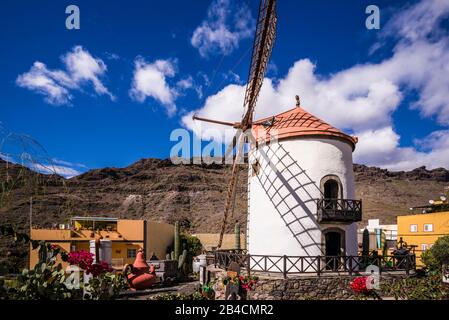 Spagna isole canarie Gran Canaria Island, Mogan, antico mulino a vento Foto Stock