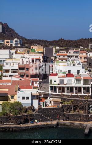 Spagna Isole Canarie El Hierro Island, Tamaduste, elevati vista villaggio Foto Stock