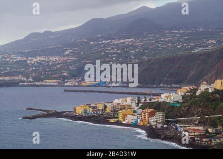 Spagna Isole Canarie La Palma Isola, Santa Cruz de la Palma, vista in elevazione lungo la costa Foto Stock