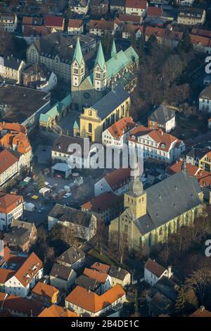 Veduta Aerea, Chiesa Sankt Walburga, Pellegrinaggio Basilica Della Vergine Maria, Monastero Francescano, Mercatino Di Natale, Marktstraße, Walburgisstraße, Werl, Soester Börde, Renania Settentrionale-Vestfalia, Germania Foto Stock