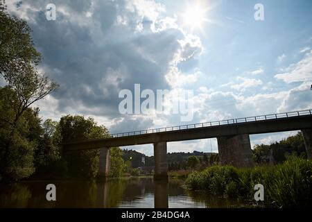 Baviera, Svevia, fiume, Wörnitz, ponte ferroviario a Harburg Foto Stock