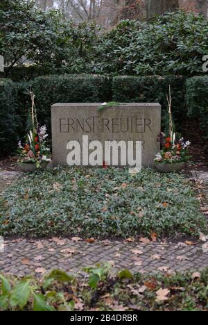 Grab, Ernst Reuter, Waldfriedhof, Potsdamer Chaussee, Zehlendorf, Berlino, Deutschland Foto Stock