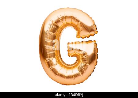 Lettera G fatta di palloncino di elio gonfiabile dorato isolato su bianco. Gold foil font balloon parte di una serie completa di lettere maiuscole Foto Stock