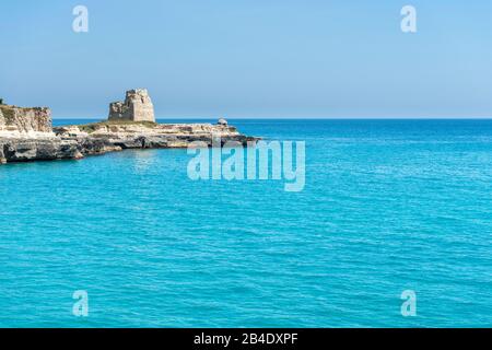 Melendugno, Provinz Lecce, Salento, Puglia, Italia, Europa. Der Wachturm Von Roca Vecchia Foto Stock