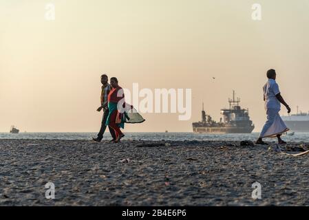 India, Kelala, Kochi, Persone Su Fort Kochi Beach, Foto Stock