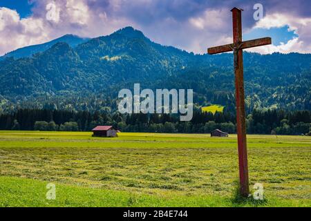 Campo Croce con Cristo la figura, Lorettowiesen vicino a Oberstdorf, Algovia Alpi, Algovia, Baviera, Germania, Europa Foto Stock