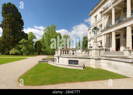 Di fronte a sud di Villa Hügel, ex casa residenziale e rappresentativa della famiglia industriale Krupp, Essen, Renania Settentrionale-Vestfalia, Germania Foto Stock