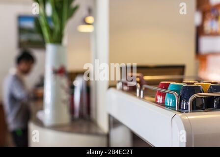 Laos, Luang Prabang, dettaglio interno caffetteria Foto Stock