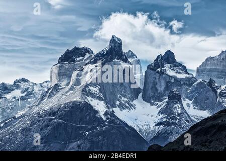 Vista sui monti Horns of Paine, Parco Nazionale Torres del Paine, Patagonia, Cile, Sud America Foto Stock