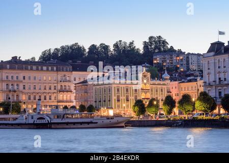 Gmunden, lago Traunsee, centro città Gmunden, Municipio, battello a vapore Gisela, passeggiata sul lago nel Salzkammergut, Oberösterreich, Austria superiore, Austria Foto Stock