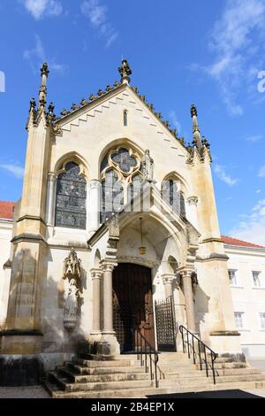 Alland, ex castello Schloss Mayerling, oggi Karmel St. Josef, chiesa a Wienerwald, Bosco di Vienna, Niederösterreich, Bassa Austria, Austria Foto Stock