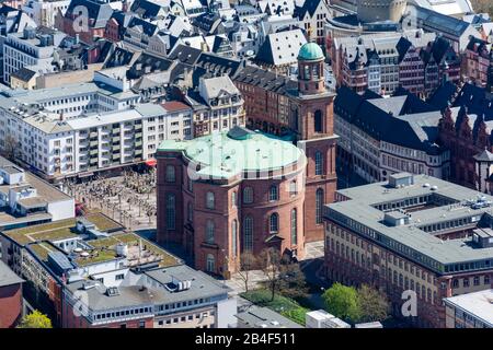 Germania, Assia, Francoforte, vista dalla Torre principale verso Paulskirche. Foto Stock