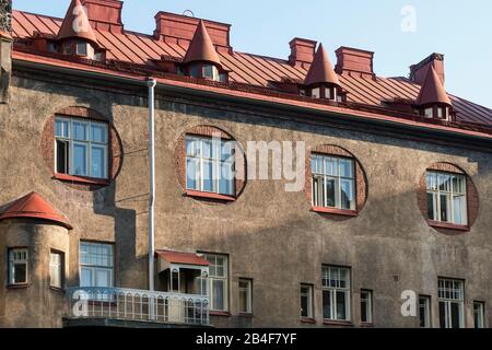 Helsinki, architettura Art Nouveau nel quartiere Eira, Laivanvarustajankatu / Kapteeninkatu, round window surround Foto Stock
