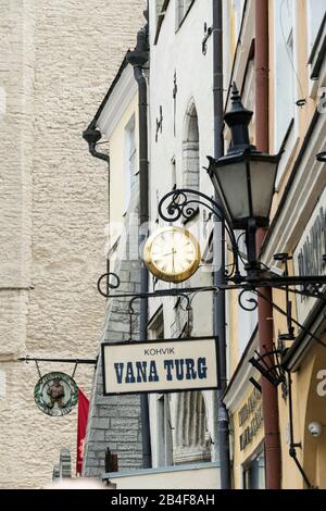 Estonia, Tallinn, città vecchia, Vana Turg (vecchio mercato), facciate Foto Stock