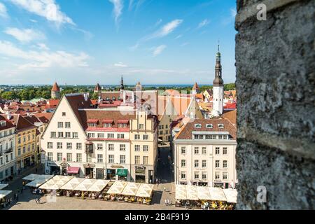 Estland, Tallinn, Blick Vom Rathaus Richtung Altstadt Und Rathausplatz Foto Stock