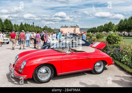 Schwetzingen, Baden-Wuerttemberg, Germania, Porsche 356A Speedster, costruita nel 1956, Concours d'Elégance nel parco del castello Foto Stock