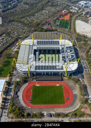 Veduta aerea dello stadio di calcio BVB Signal Iduna Park e dello stadio Rote Erde a Dortmund, nella zona della Ruhr, nello stato federale della Renania Settentrionale-Vestfalia, Germania. Foto Stock
