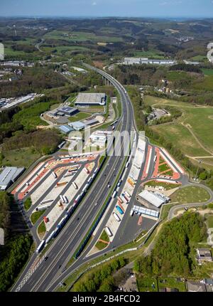 Veduta aerea della ricostruzione dell'area di servizio Sauerland West e dell'area di servizio Sauerland-Ost sull'autostrada Sauerlandlinie A45 a Lüdenscheid nella Sauerland nello stato Nordrhein-Westfalen, Germania Foto Stock