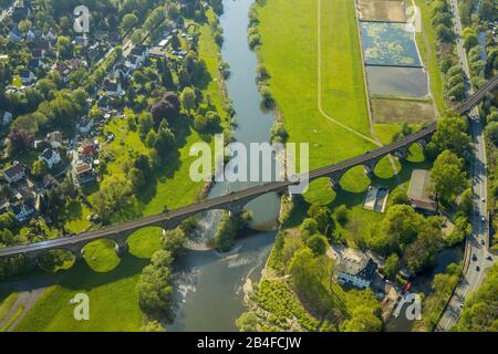 Veduta aerea del Viadotto della Ruhr a Witten, che attraversa la Ruhr come ponte ferroviario a Witten nella zona della Ruhr nello stato della Renania Settentrionale-Vestfalia, Germania. Ruhr Valley, Ruhrauen Foto Stock