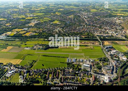 Veduta aerea di Lippeumbau natura e paesaggio conservazione progetto esperienza spazio Lippeaue con Datteln Hamm canale e campo aereo Hamm-Lippewiesen, EDLH, con connessione al centro città di Hamm in Killwinkel, Hamm, zona Ruhr, Nord Reno-Westfalia, Germania, Foto Stock